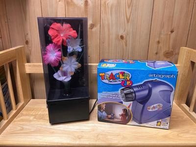 TRACER PROJECTOR JUNIOR AND FLORAL FIBER OPTIC LAMP