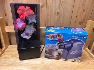 TRACER PROJECTOR JUNIOR AND FLORAL FIBER OPTIC LAMP