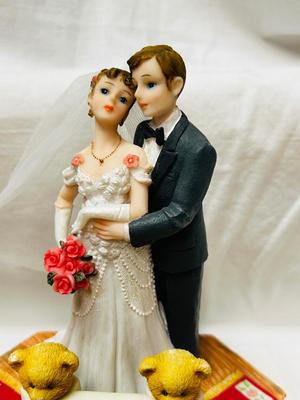 CHERISHED TEDDIES WITH PLATFORM AND MONTEFIORI WEDDING COUPLE