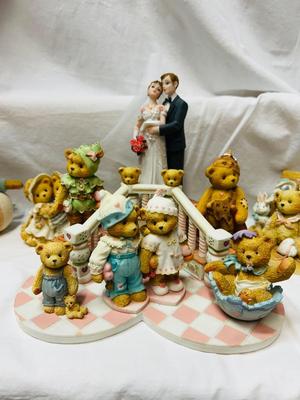 CHERISHED TEDDIES WITH PLATFORM AND MONTEFIORI WEDDING COUPLE