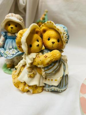 CHERISHED TEDDIES WITH PLATFORM AND MONTEFIORI WEDDING COUPLE