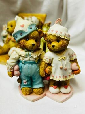 CHERISHED TEDDIES WITH PLATFORM AND MONTEFIORI WEDDING COUPLE