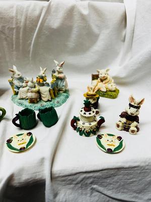COLLECTIBLE MINIATURE TEA SETS