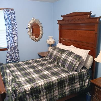 LOT 323: Stunning Early 20th Century Queen Size High-Back Bed Frame