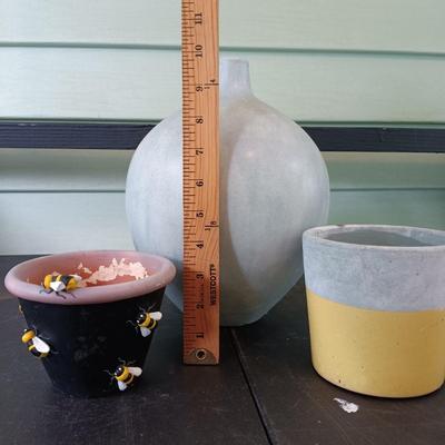 LOT 324: Smith Brothers Farms Metal Dairy Porch Box with Blue Glaze Vase & Garden Pottery