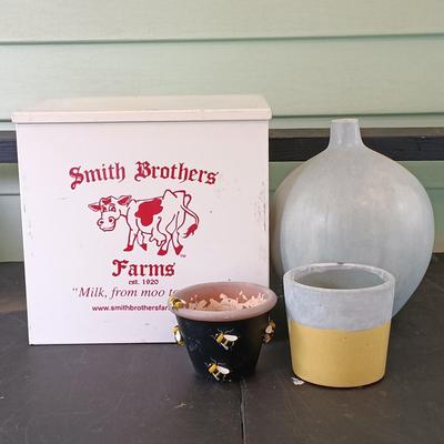 LOT 324: Smith Brothers Farms Metal Dairy Porch Box with Blue Glaze Vase & Garden Pottery