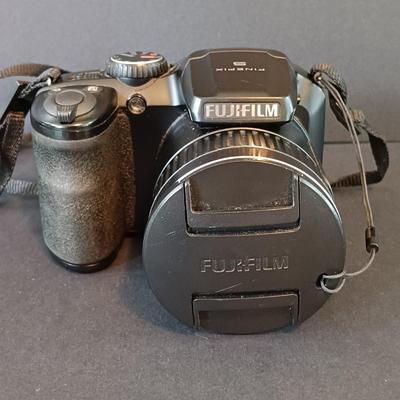 LOT 349: Fujifilm Firepix S4850, Kodak EasyShare Z650 & Brookstone iConvert Slide and Negative Scanner