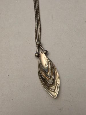Silver toned leaf necklace