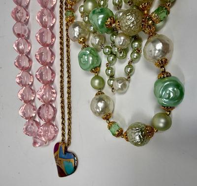 Vintage Jewelry - 3 necklaces pink green gold