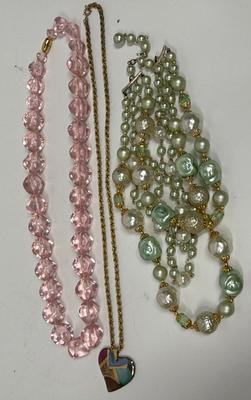 Vintage Jewelry - 3 necklaces pink green gold