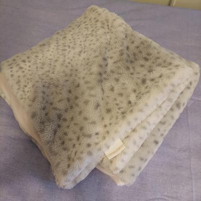 Fleece Blankets by Cynthia Rowley, Eddie Bauer & More (GBC-BBL)