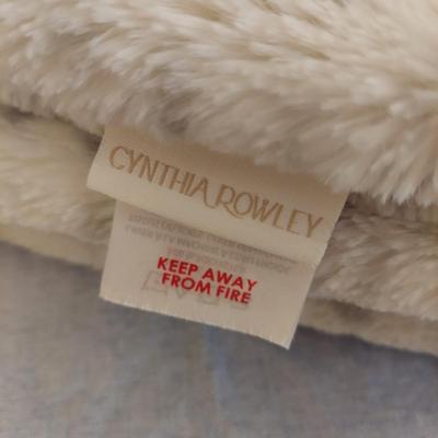 Fleece Blankets by Cynthia Rowley, Eddie Bauer & More (GBC-BBL)