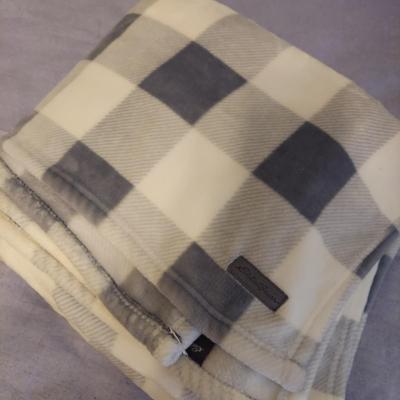 Fleece Blankets by Cynthia Rowley, Eddie Bauer & More (GBC-BBL)