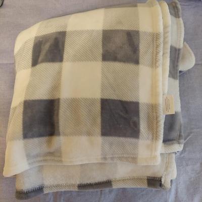 Fleece Blankets by Cynthia Rowley, Eddie Bauer & More (GBC-BBL)