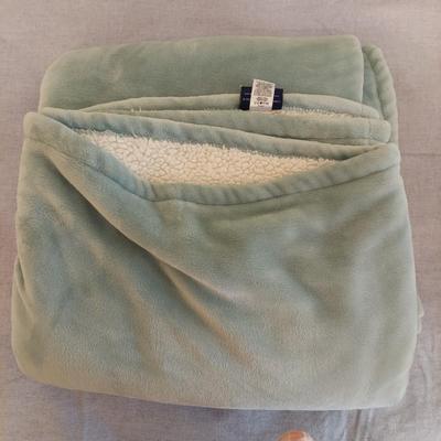 Fleece Blankets by Cynthia Rowley, Eddie Bauer & More (GBC-BBL)