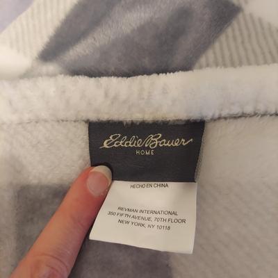 Fleece Blankets by Cynthia Rowley, Eddie Bauer & More (GBC-BBL)
