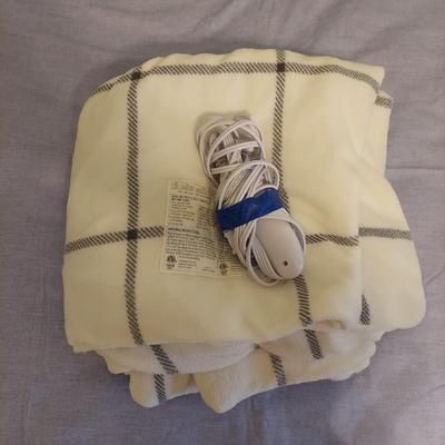 Fleece Blankets by Cynthia Rowley, Eddie Bauer & More (GBC-BBL)