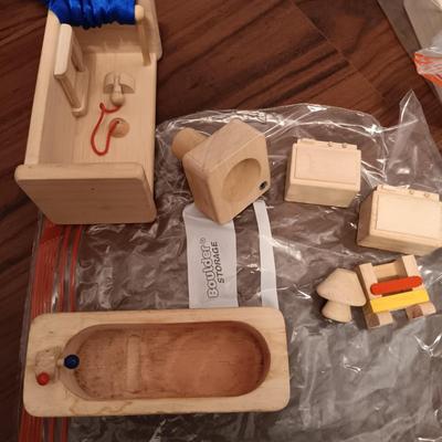 LOT 403: Wooden Dollhouse Furniture and Dolls - Ryan's Room and Unmarked