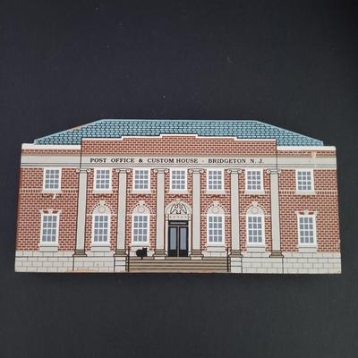 LOT 404: Cats Meow Bridgeton Landmarks Decor