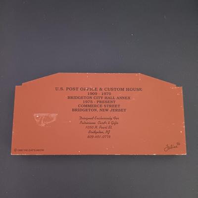 LOT 404: Cats Meow Bridgeton Landmarks Decor