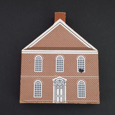 LOT 404: Cats Meow Bridgeton Landmarks Decor