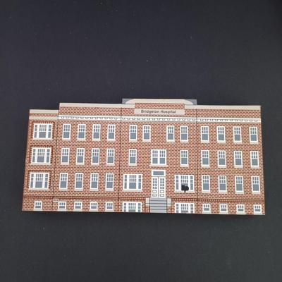 LOT 404: Cats Meow Bridgeton Landmarks Decor