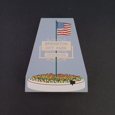 LOT 404: Cats Meow Bridgeton Landmarks Decor