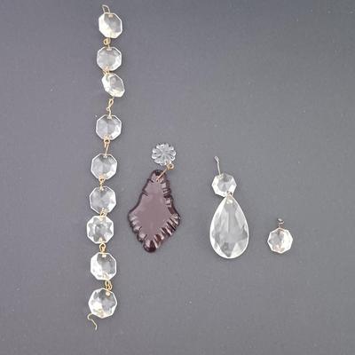 LOT 419: Collection of Chandelier Crystals