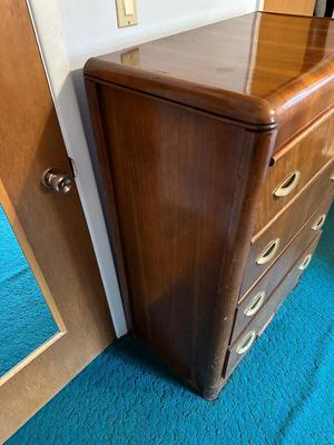 ANTIQUE CHEST OF DRAWERS