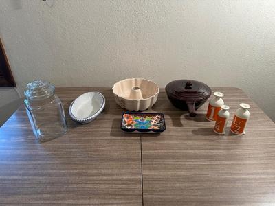 STONEWARE AND CERAMIC KITCHEN ITEMS AND A GLASS CANISTER
