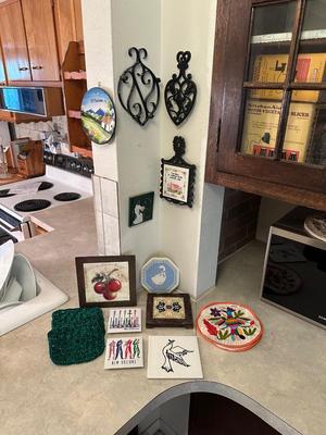 TRIVETS AND POT HOLDERS