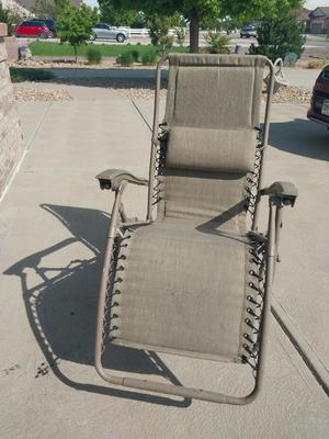 NICE LOUNGER WITH PILLOLW