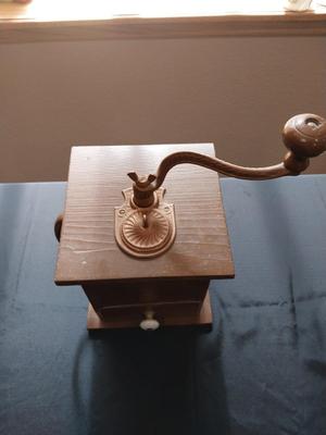 VERY NICE VINTAGE COFFEE GRINDER