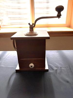 VERY NICE VINTAGE COFFEE GRINDER