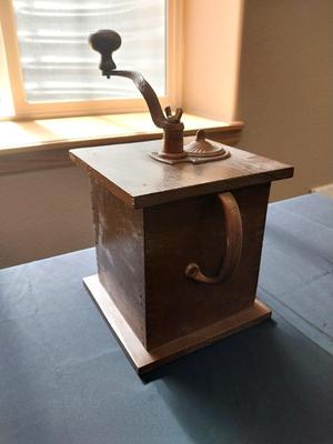 VERY NICE VINTAGE COFFEE GRINDER