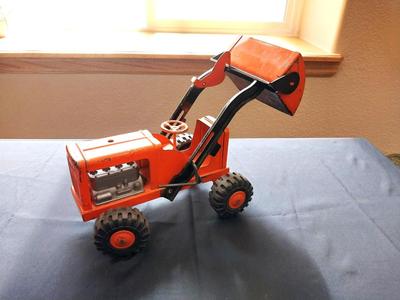 VINTAGE LUMAR HI-LIFT LOADER