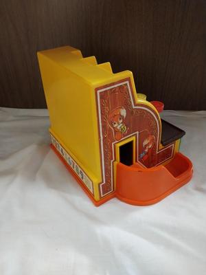 VINTAGE FISHER PRICE HICKORY DICKORY DOCK CLOCK AND CASH REGISTER