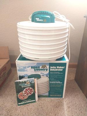 JERKY MAKER WITH RECIPE AND INSTRUCTION BOOK