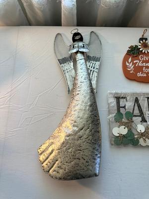 WALL DECOR