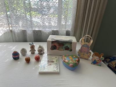 DECORATED SUGAR EGGS AND OTHER EASTER DECORATIONS