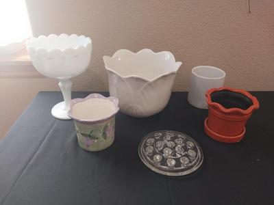 VARIETY OF PLANTING POTS-FROGG-MILKGLASS