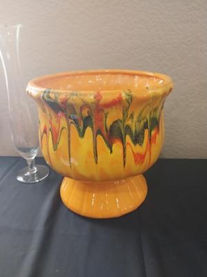 VASES AND PLANTING POTS