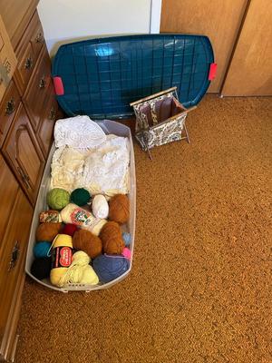 TOTE FULL OF YARN & DOILIES PLUS A KNITTING BAG