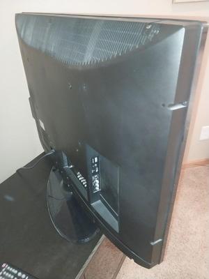 42" INSIGNIA LCD TV WITH REMOTE AND STAND