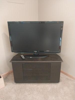 42" INSIGNIA LCD TV WITH REMOTE AND STAND