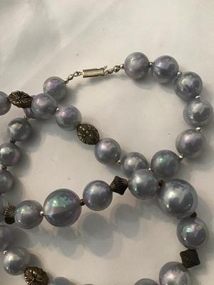 Beautiful, vintage, iridescent beaded necklace
