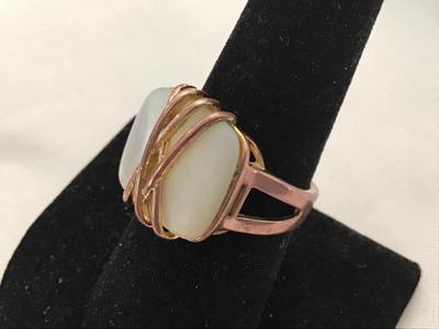 Costume Fashion Ring mother of Pearl