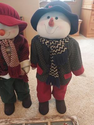 STANDING SNOWMAN AND HANGING SNOWMAN PICTURE