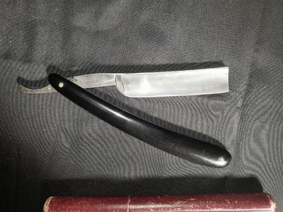 SMALL VINTAGE MENS COLLECTIBLES