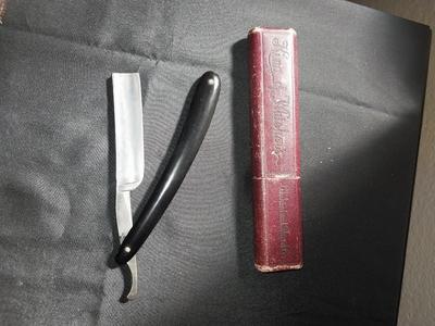 SMALL VINTAGE MENS COLLECTIBLES